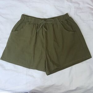 5/25$ Women’s Asian Brand elastic waist kaki shorts Sz  X-Large fits like medium